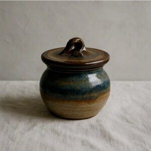 Studio Pottery Lidded Jar – Earthy Glaze & Organic Form